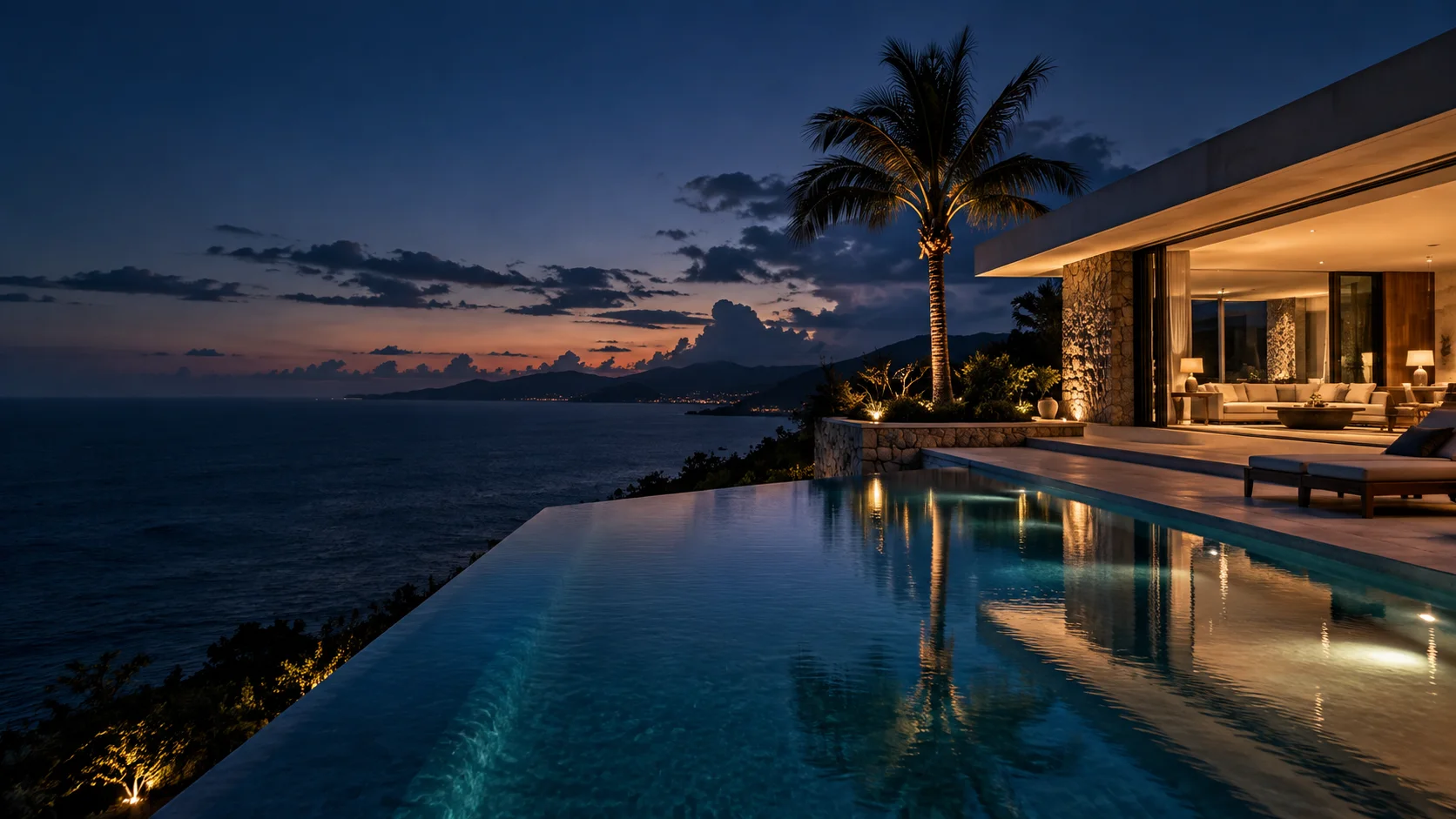 Villa et piscine face à la mer